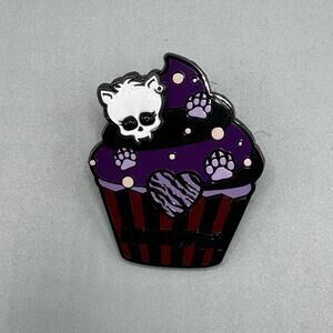 Monster High Cupcake Blind Enamel Pin CLAWDEEN WOLF New Open Box